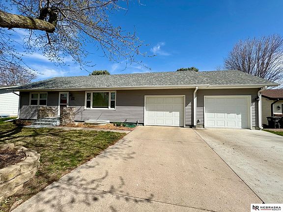 2nd image of 1359 Meadow Ln