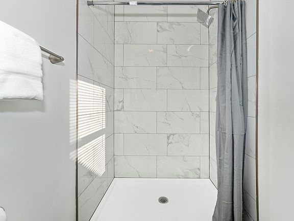 3rd image of 702 Motter Ave #1