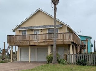 724 S Magnolia St, Rockport, TX 78382