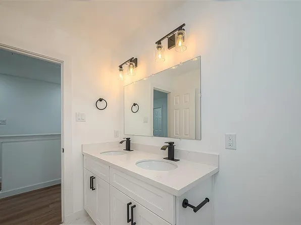 8212 Sparta St #B, Houston, TX 77028