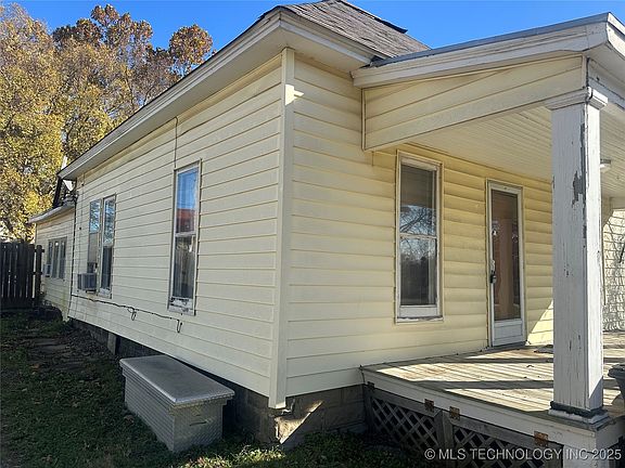3rd image of 1206 S Armstrong Ave