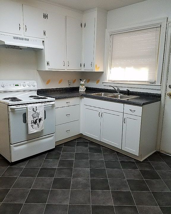 Large Kitchen with Pantry