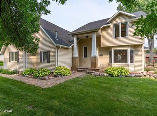 1909 20th St NW, East Grand Forks, MN 56721