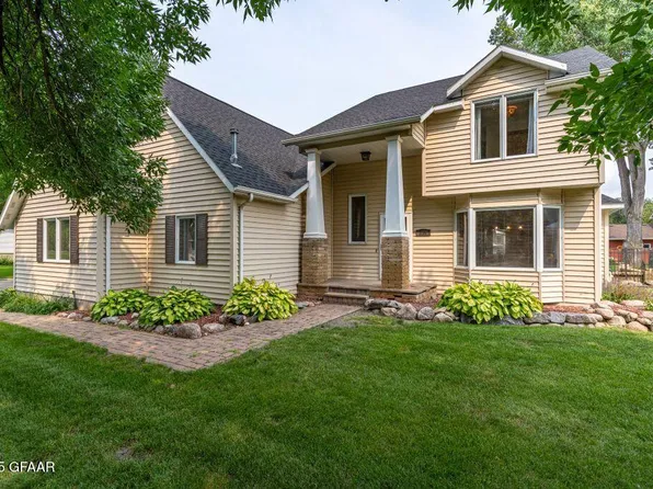 1909 20th St NW, East Grand Forks, MN 56721