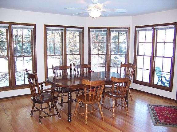 SUNNY KITCHEN EAT-IN