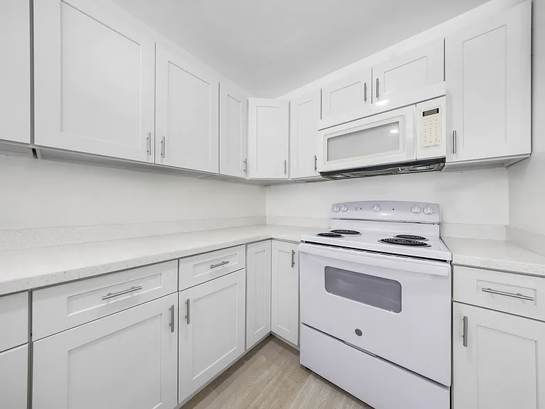 14500 NE 6th Ave — Photo 30