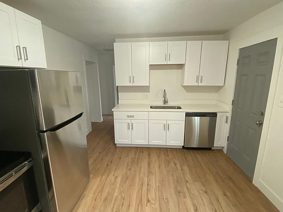 3rd image of 452 E Lambourne Ave #2