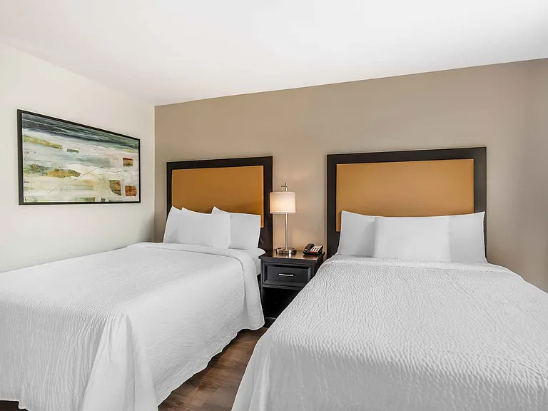 1 Bedroom Suite - 2 Full Beds