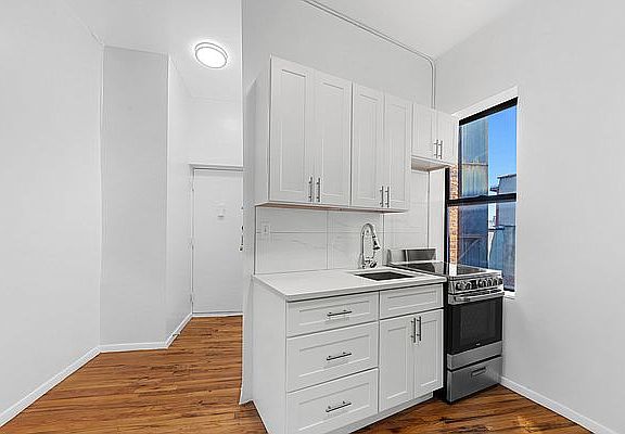 2nd image of 122 Norfolk St #34