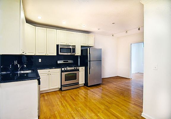 5th image of 440 St Nicholas Ave APT 2A
