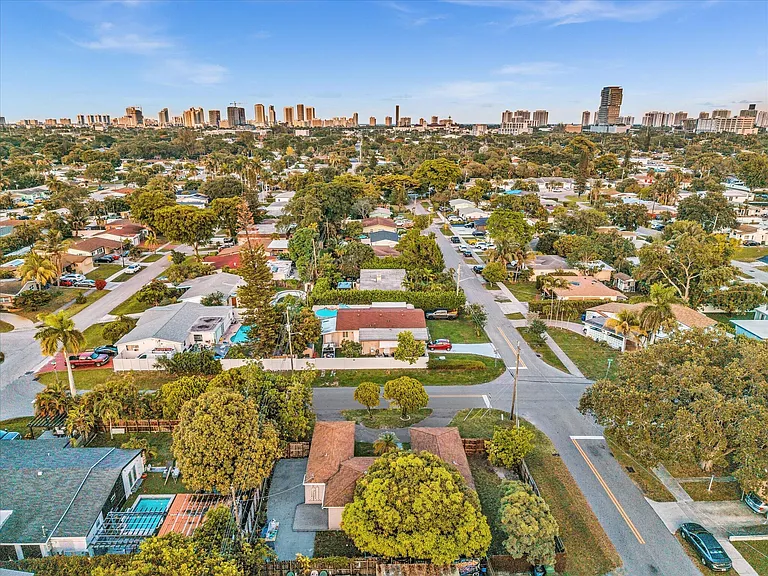 700 SW 5th Ct — Photo 44