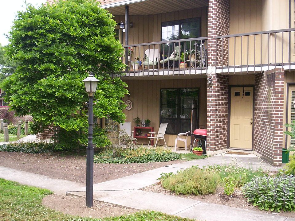 2nd image of 120 E Louther St APT D