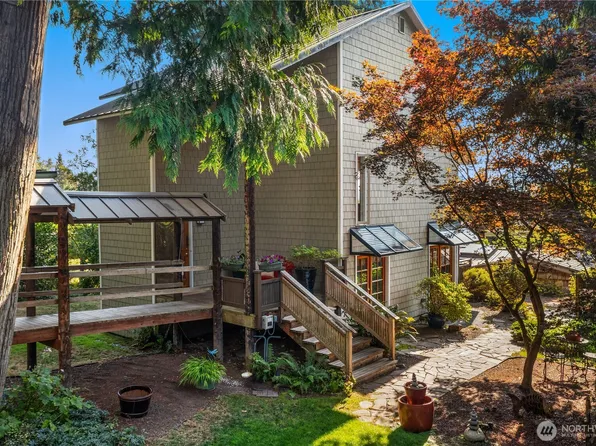 15539 Washington Avenue NE, Bainbridge Island, WA 98110