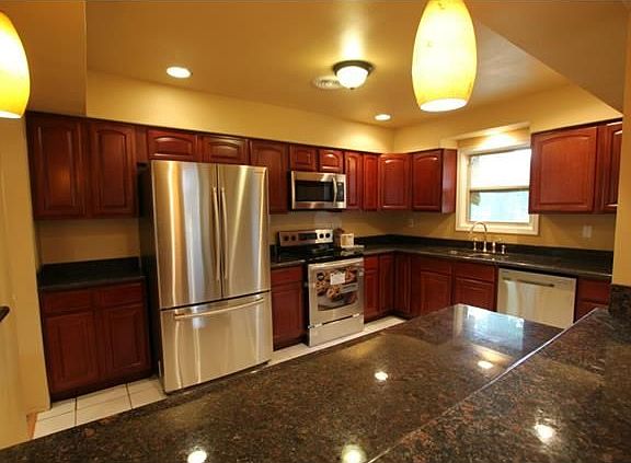 3rd image of 1600 Maura Pl