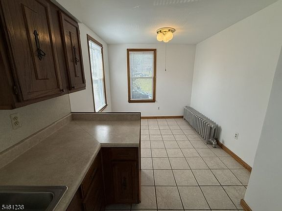 5th image of 112 Mill St