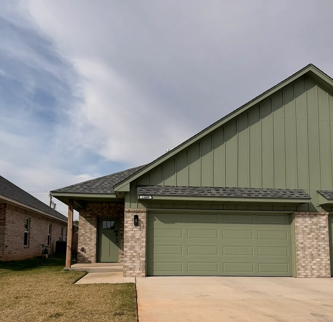 4 West — Photo 1