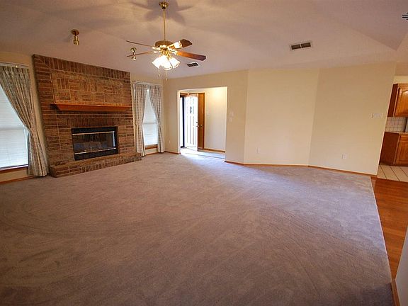 4th image of 239 Olive Dr
