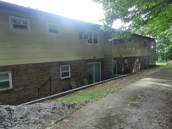 4th image of 518 Twin Oaks Dr