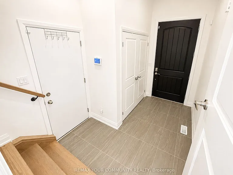 39 Persica St — Photo 3