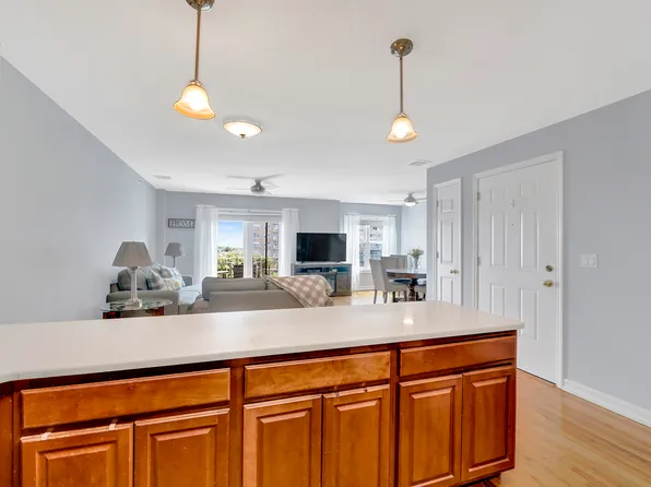 102-20 Rockaway Beach Boulevard image 9 of 32