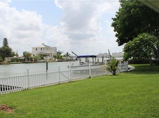 16009 4th St E, Redington Beach, FL 33708