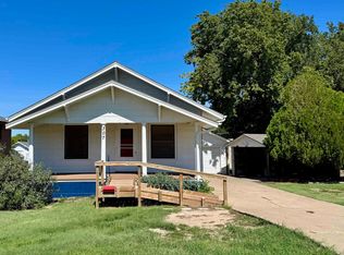 307 E 15th St, Ellis, KS 67637