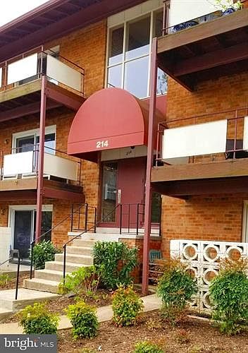 2nd image of 214 Locust St SE APT 118