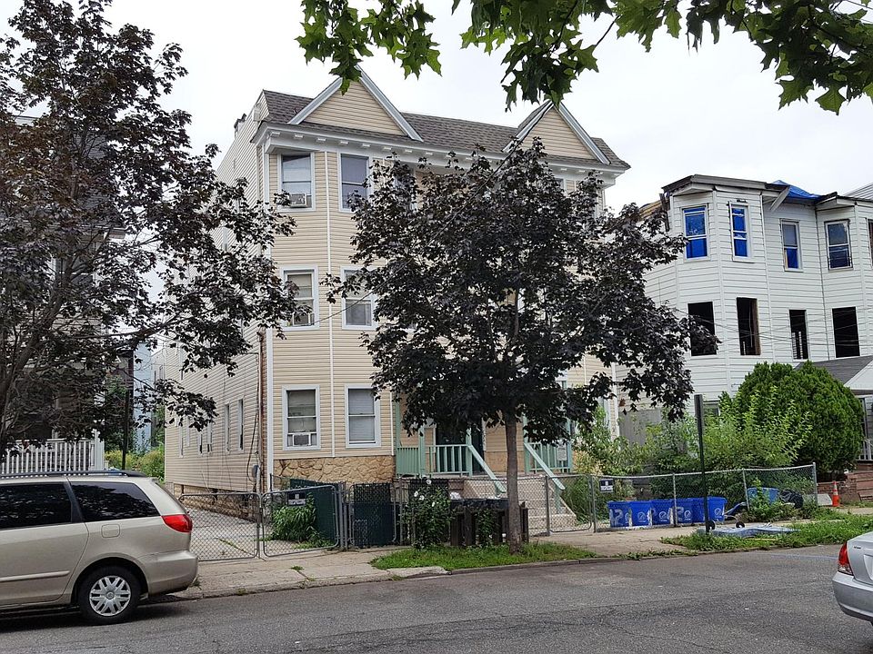 Quiet NYC commuter in two family neighborhood