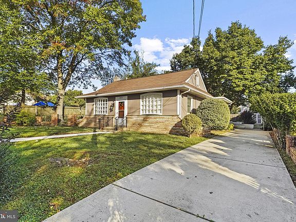 3rd image of 6816 Arlington Blvd