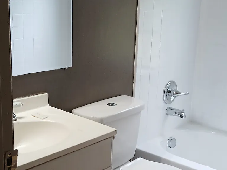 731 Henderson Dr — Photo 5