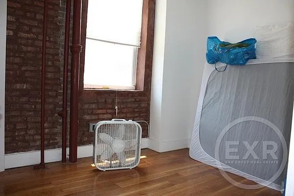 Rented by EXR | media 76