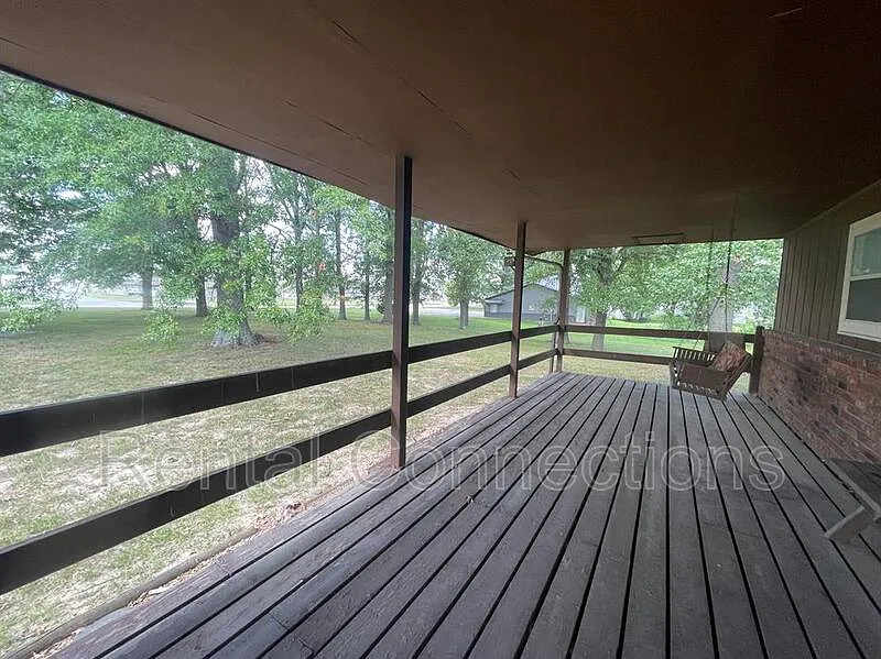 3 bed, 2.0 bath, $1,350 — Photo 2