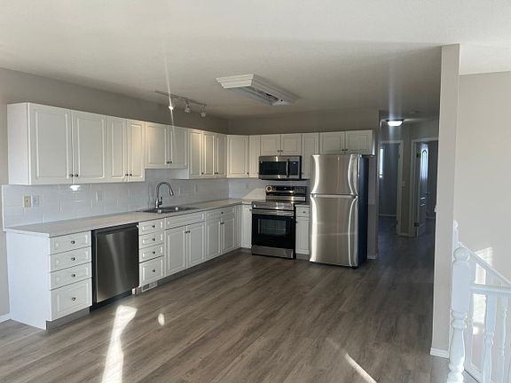5th image of 17 Parkland Dr