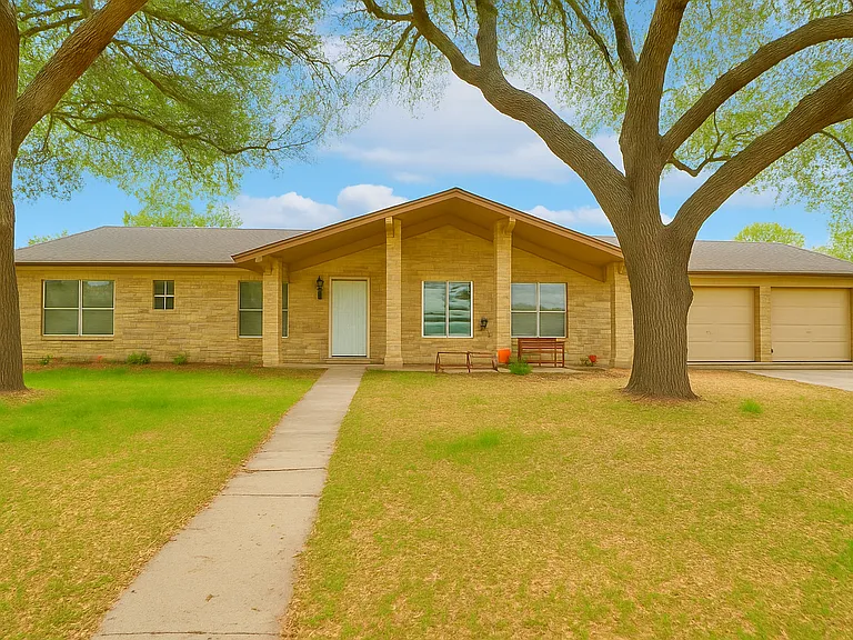 1010 Country Oak Dr — Photo 1