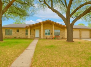 1010 Country Oak Dr, Luling, TX 78648