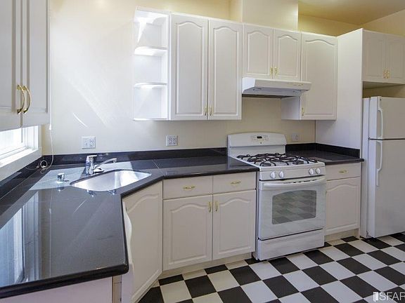 5th image of 635 Ashbury St