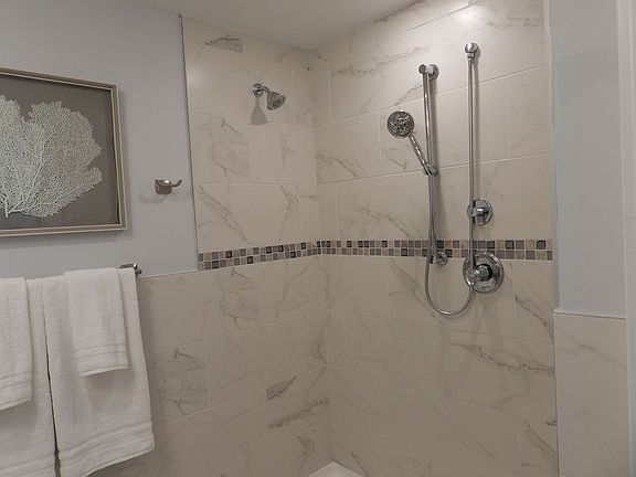 5th image of 532 Mulberry St #1
