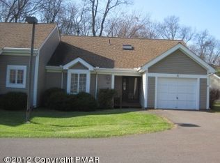 96 Duck Hollow Cir, Stroudsburg, PA 18360