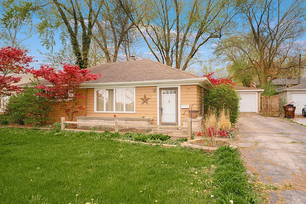 223 Sauk Trl photo 1