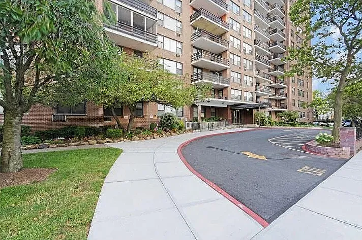 2 bed, 1110 sqft, $3,100 — Photo 2