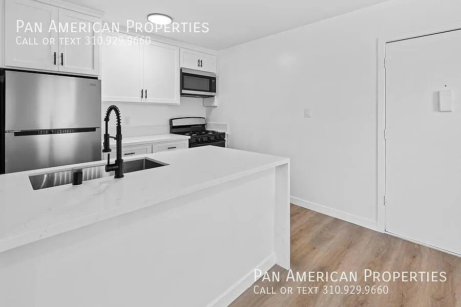 Photo 2 of 28 - 1203 Ximeno Ave #3 - Long Beach, CA Building Photo - 1203 Ximeno Ave #3