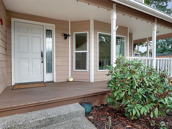 3rd image of 2308 38th Avenue SE