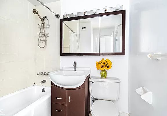4th image of 310 E 46th St APT 16D