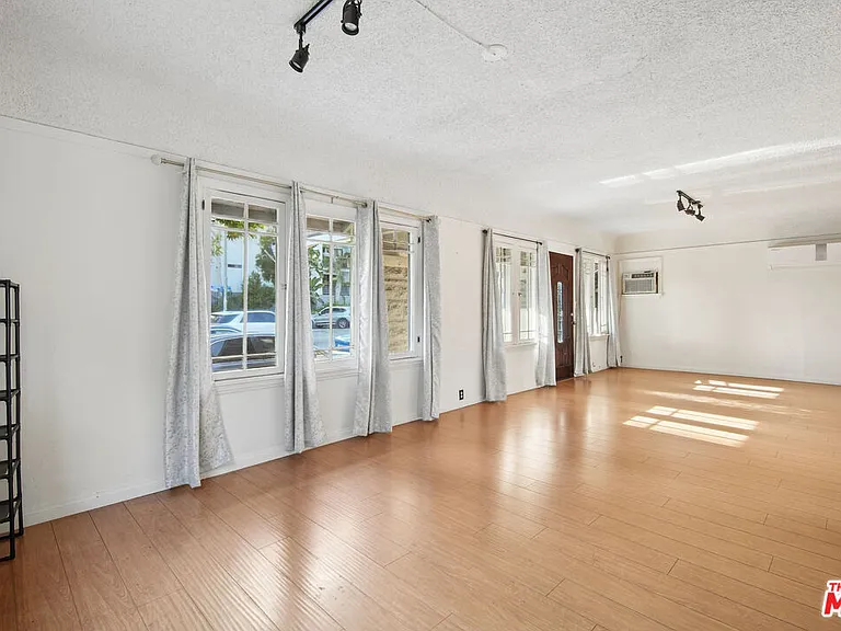 1238 N Gardner St — Photo 3