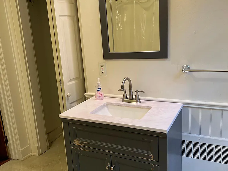 922 W Berry St — Photo 13
