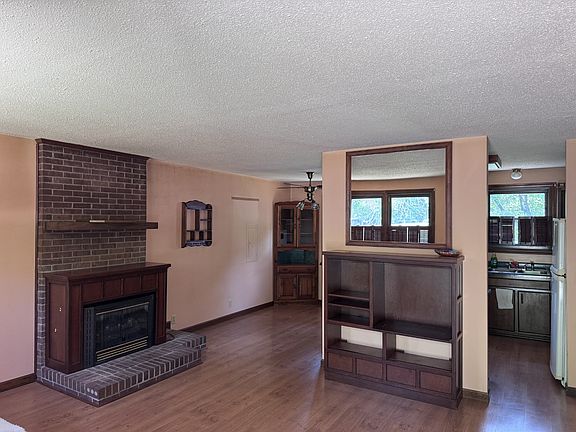 2nd image of 1522 Pearcy St