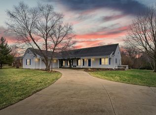 17 Long Grove Dr, Monticello, IL 61856