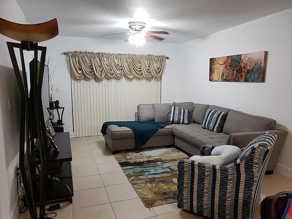 4th image of 1555 W 44th Pl APT 104
