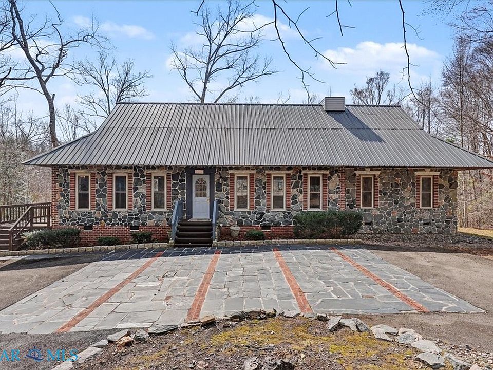 1st image of 9050 Higgins Rd