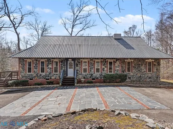 9050 Higgins Rd, Quinton, VA 23141